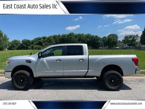 Used 2017 Nissan Titan SV image 1