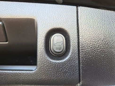 Used 2018 Chevrolet Tahoe LT w/ RST Edition image 33