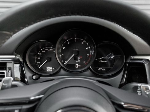 Certified 2025 Porsche Macan image 18