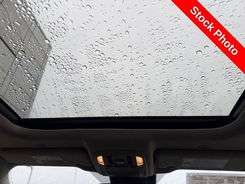 Used 2023 Toyota Highlander Platinum image 16