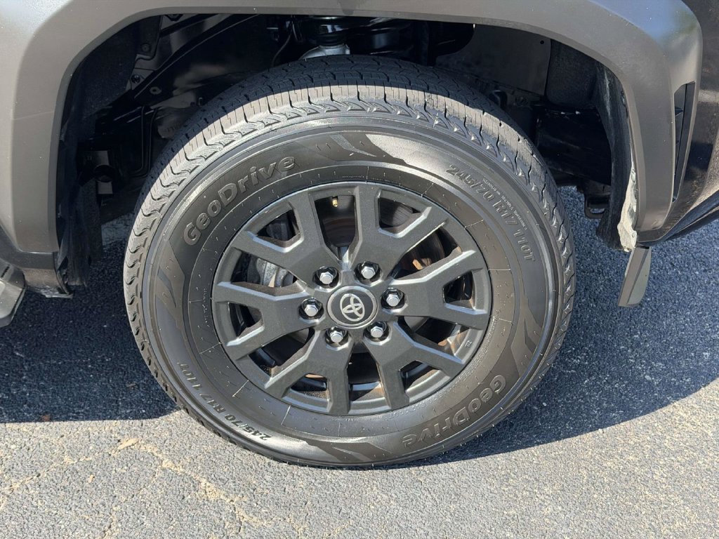 Certified 2025 Toyota 4Runner SR5 AWD/4WD image 26