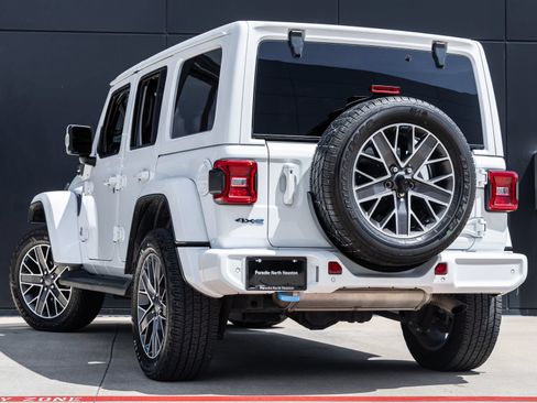 Used 2022 Jeep Wrangler Unlimited Sahara AWD/4WD image 6