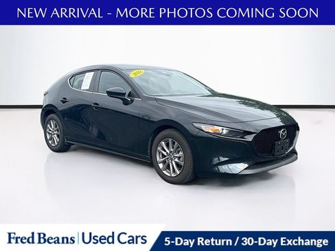 Used 2022 MAZDA MAZDA3 s FWD image 1