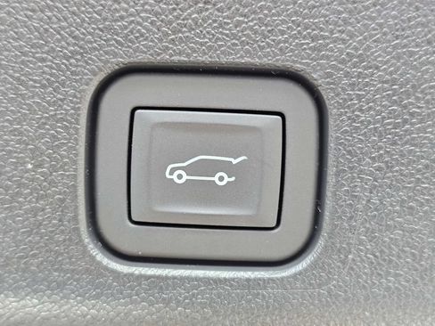 Used 2026 Chevrolet Traverse LT w/ Midnight/Sport Edition FWD image 14