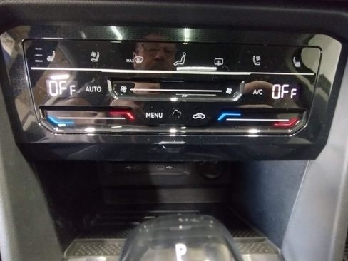 New 2026 Volkswagen Taos SEL AWD/4WD image 31