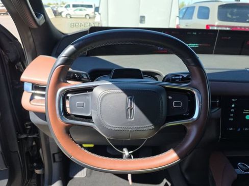Used 2025 Lincoln Navigator Reserve AWD/4WD image 8