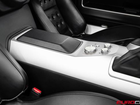 Used 2005 Ford GT RWD image 36