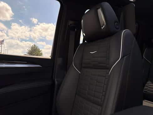 Used 2025 Cadillac Escalade ESV Sport Platinum w/ LPO, ONYX Package AWD/4WD image 26