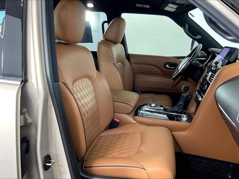 Used 2024 INFINITI QX80 Sensory AWD/4WD image 9