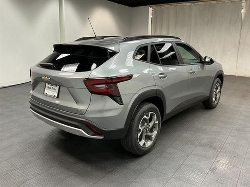 New 2026 Chevrolet Trax LT w/ LT Convenience Package FWD image 5
