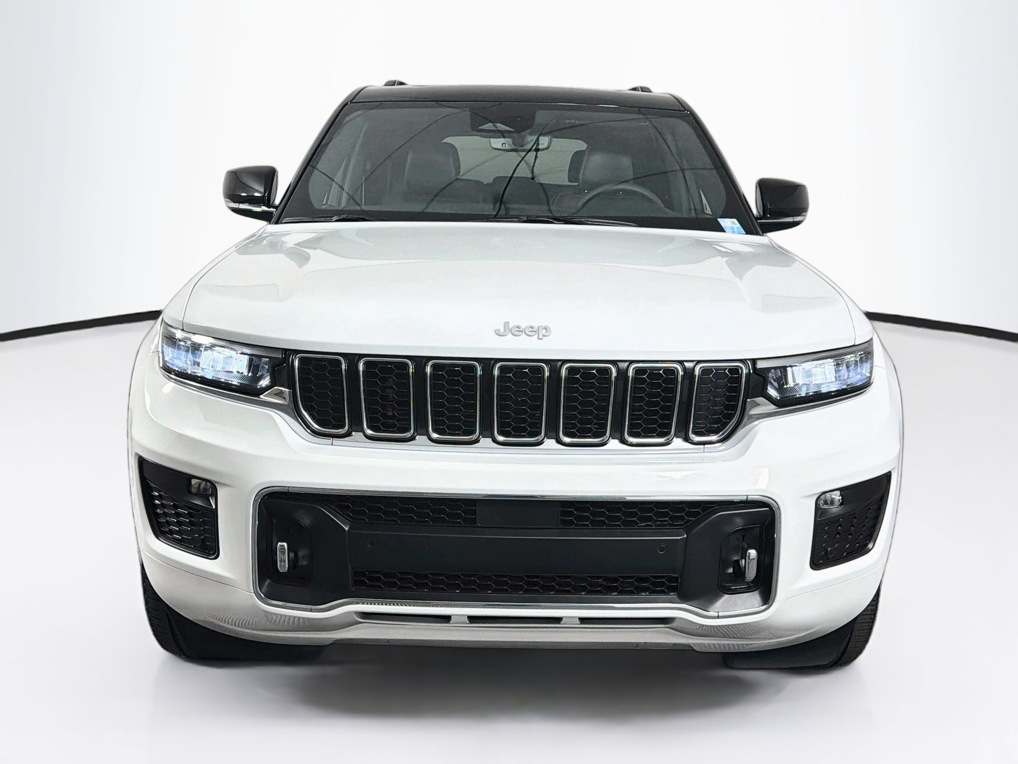 Used 2024 Jeep Grand Cherokee Overland w/ Trailer Tow Package AWD/4WD image 2
