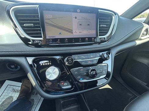 Used 2023 Chrysler Pacifica Touring-L w/ Uconnect Theater Family Group image 16