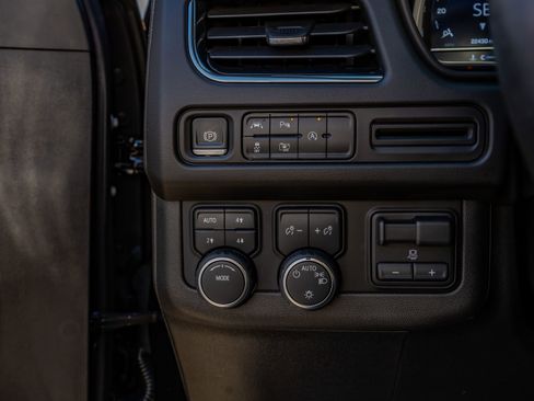 Used 2023 Chevrolet Suburban RST w/ Sport Performance Package image 21