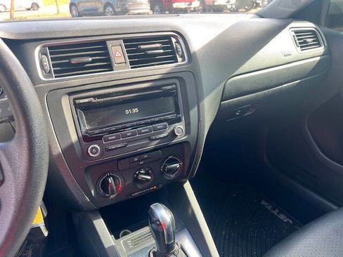 Used 2014 Volkswagen Jetta SE image 11