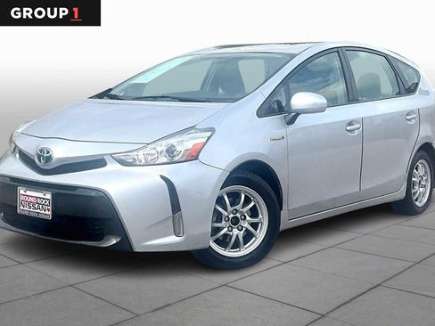 Used 2017 Toyota Prius V Four image 1
