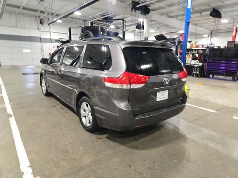 Used 2013 Toyota Sienna LE w/ Towing Pkg FWD image 7