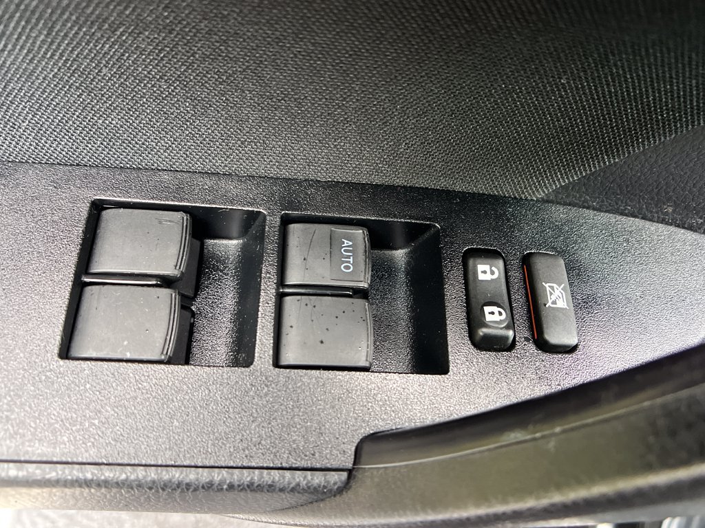 Used 2016 Toyota Corolla LE FWD image 12