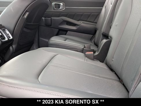 Used 2023 Kia Sorento SX AWD/4WD image 3
