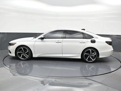 Used 2022 Honda Accord Sport image 2