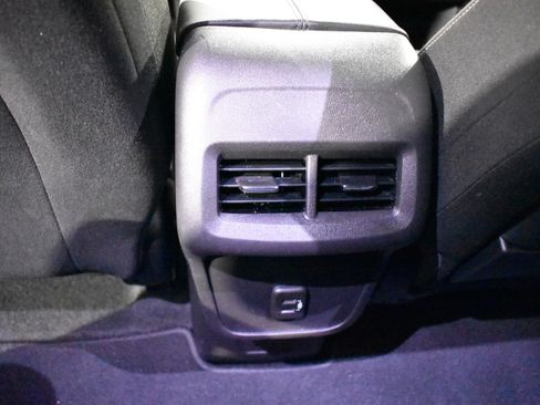 Used 2024 GMC Terrain SLE w/ Driver Convenience Package image 29