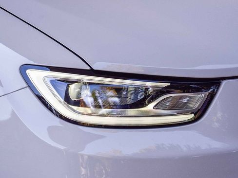 New 2026 Chrysler Pacifica Pinnacle w/ Trailer Tow Group AWD/4WD image 8