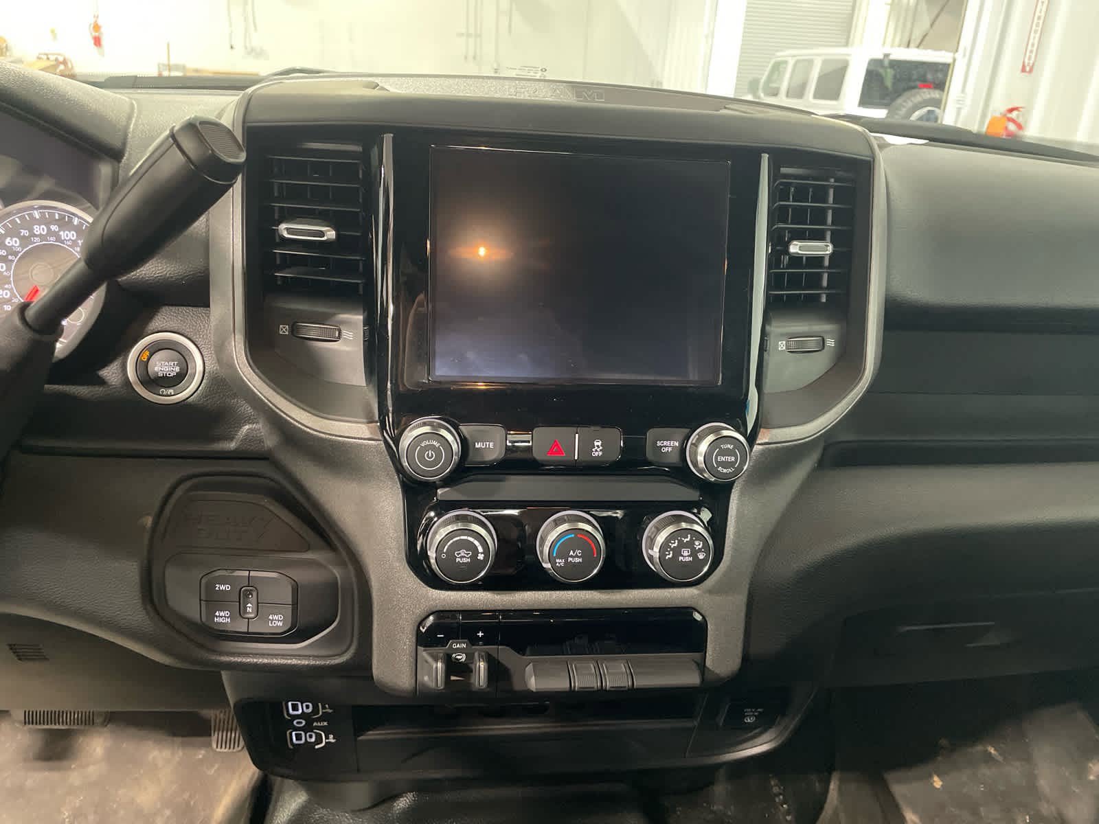 Used 2025 RAM 2500 Tradesman w/ Chrome Appearance Group AWD/4WD image 8