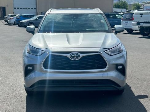 Used 2024 Toyota Highlander XLE FWD image 10