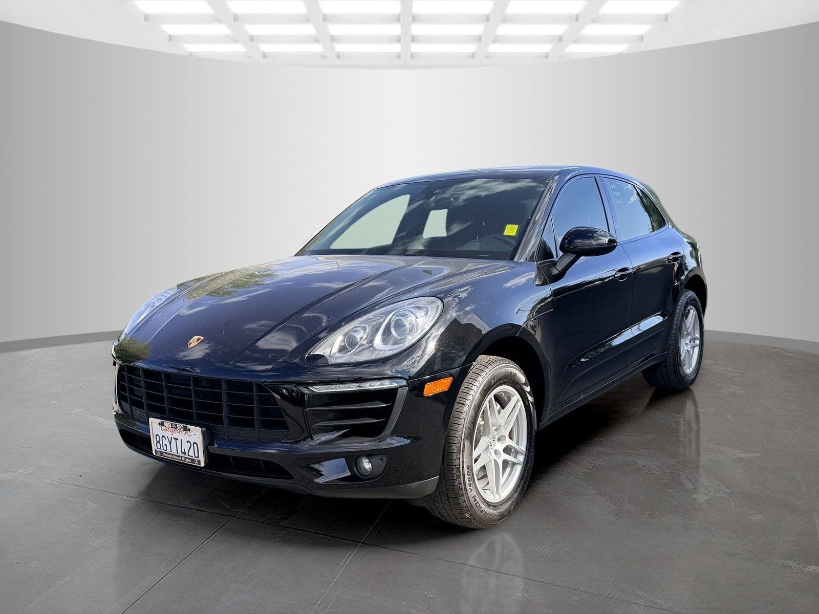 Used 2017 Porsche Macan AWD/4WD image 1