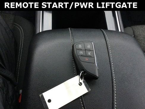 Used 2025 Chevrolet Traverse LT image 19