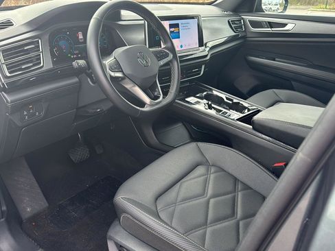Used 2024 Volkswagen Atlas Cross Sport SE w/ Panoramic Sunroof Package image 13