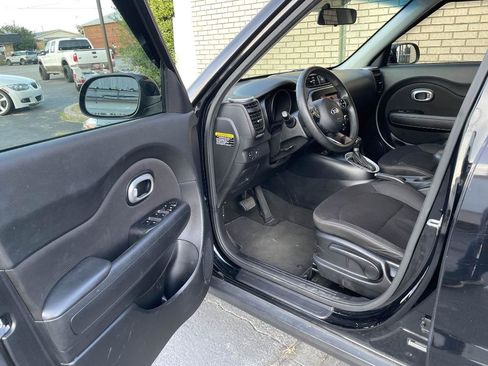 Used 2016 Kia Soul FWD image 14