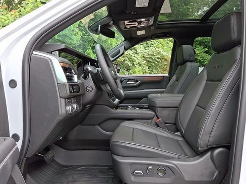 Used 2026 GMC Yukon XL Denali w/ Sun & Power Step Package AWD/4WD image 13