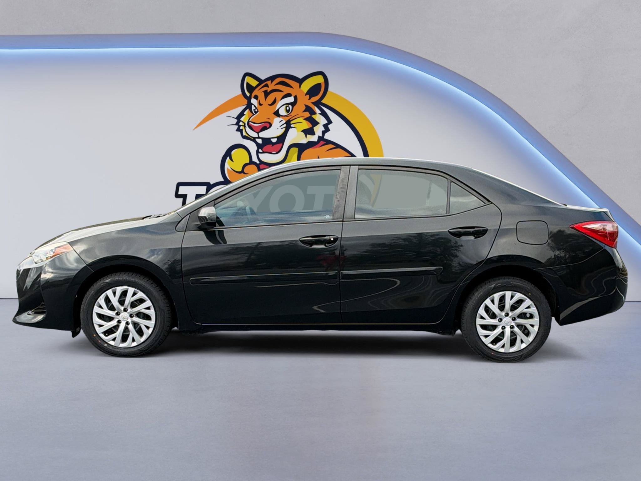 Used 2017 Toyota Corolla LE FWD image 9