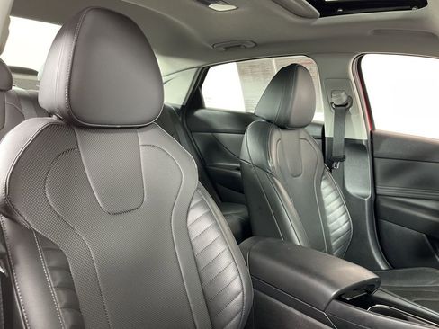 Used 2022 Hyundai Elantra Limited w/ Preferred Accessory Package image 7