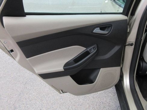 Used 2018 Ford Focus SE FWD image 16