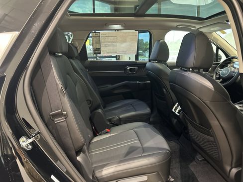 Used 2025 Kia Sorento EX w/ Panoramic Sunroof Package image 22