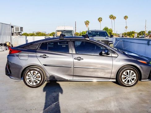 Used 2022 Toyota Prius Prime XLE FWD image 13