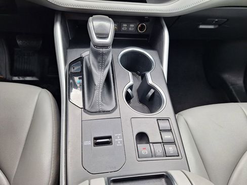 Used 2023 Toyota Highlander XLE image 18