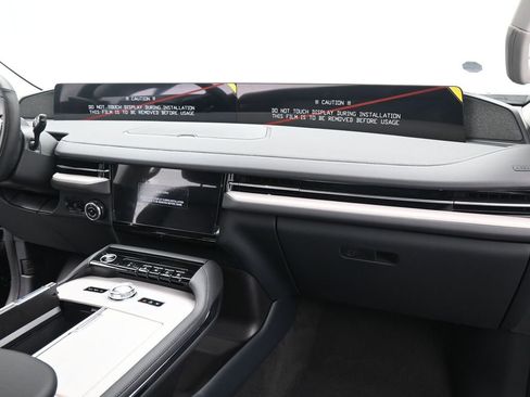 New 2025 Lincoln Navigator Reserve AWD/4WD image 6