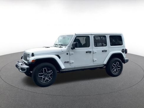 Used 2025 Jeep Wrangler Sahara image 8