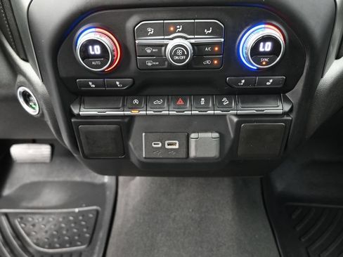 Used 2021 Chevrolet Silverado 1500 LT w/ Z71 Off-Road Package AWD/4WD image 9