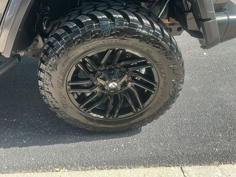 Used 2018 Jeep Wrangler Unlimited Rubicon AWD/4WD image 23