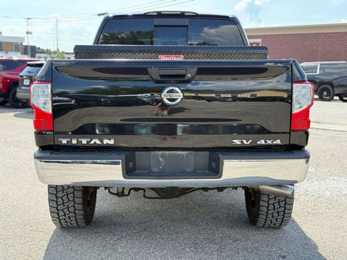 Used 2018 Nissan Titan 4x4 Crew Cab image 6
