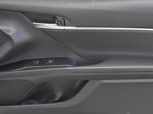 Used 2019 Toyota Camry LE image 18