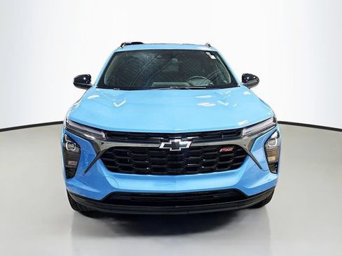 Used 2024 Chevrolet Trax RS w/ Sunroof Package FWD image 2