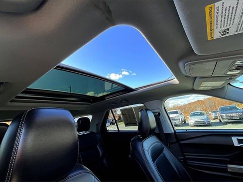 Used 2022 Ford Explorer XLT w/ Equipment Group 202A image 24