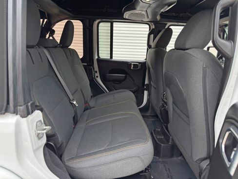 Used 2024 Jeep Wrangler Unlimited AWD/4WD image 39