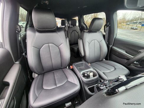 New 2026 Chrysler Voyager LX image 31