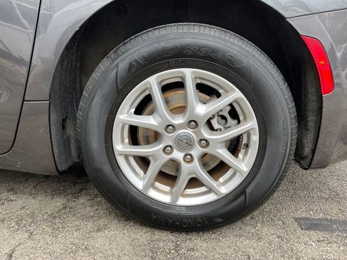 Used 2023 Chrysler Pacifica Touring-L image 8