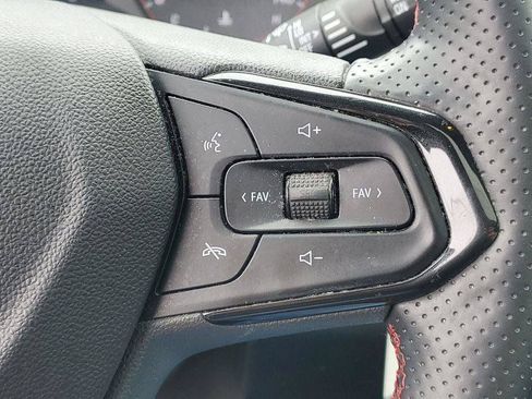 Used 2024 Chevrolet Trax RS w/ Sunroof Package FWD image 10